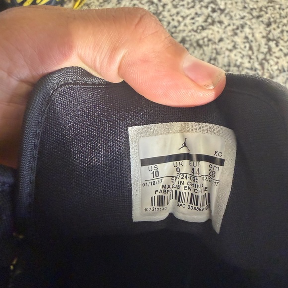 Jordan 1s. Retro - Picture 6 of 8